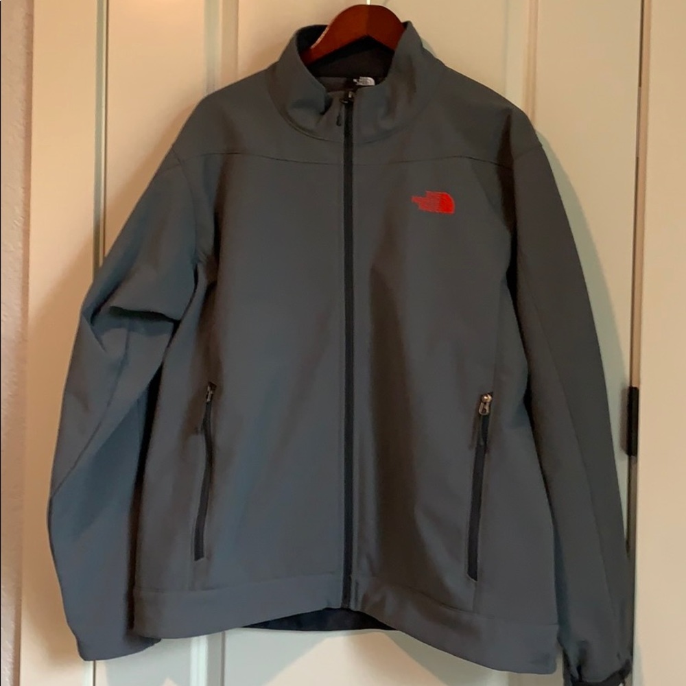 Men’s gray North Face jacket